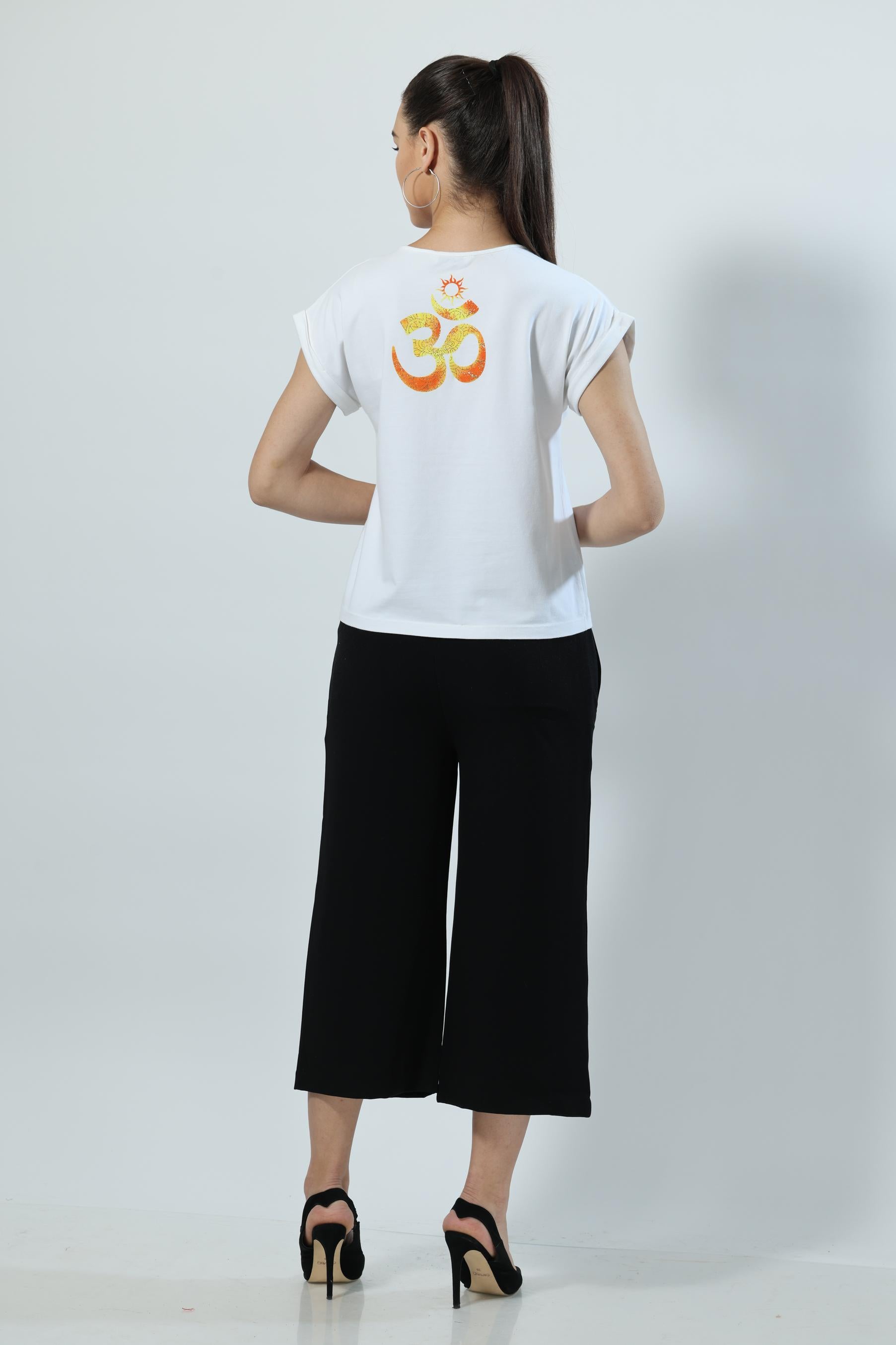 Om V-neck White Tshirt